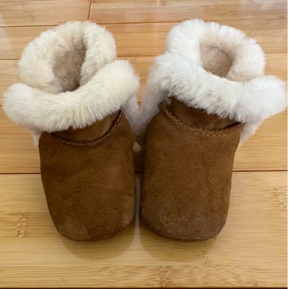 UGG Baby Lassen slip on boots 1103501l size USA 04/05 - Picture 1 of 6